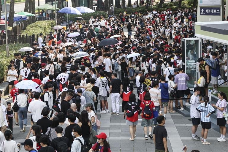 康宁汉姆首节7中6独得14分4篮板3助攻 活塞40-29领先太阳
