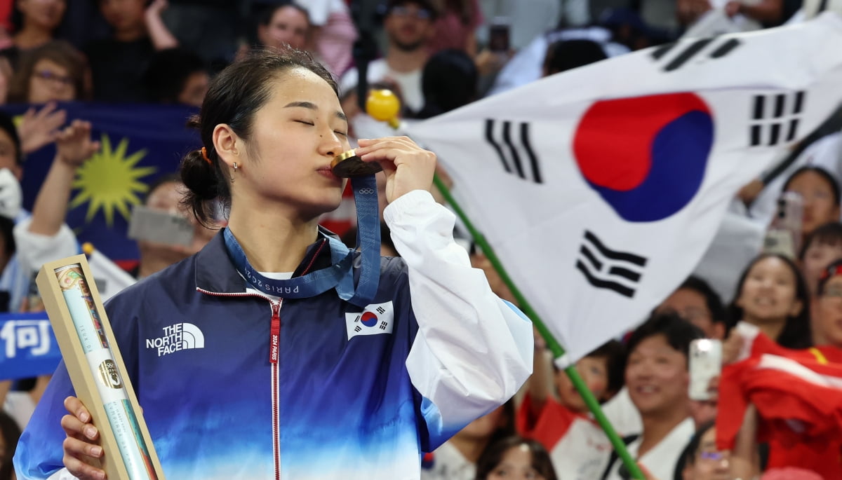 韩足晚报（2024.11.26）—五连败！韩国冠军蔚山提前三轮亚冠出局