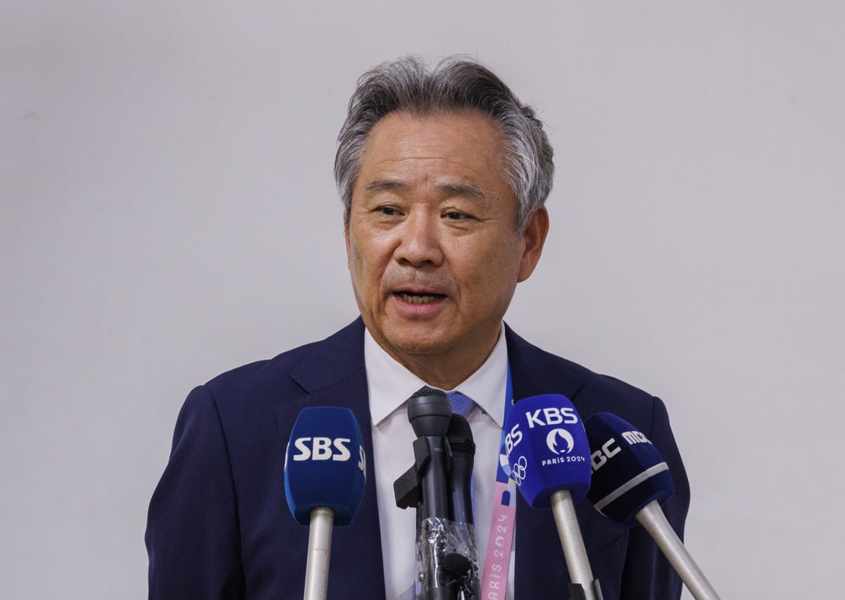 这也行？塔图姆出现在今日首发中，但比赛开始前一分钟官方宣布缺席
