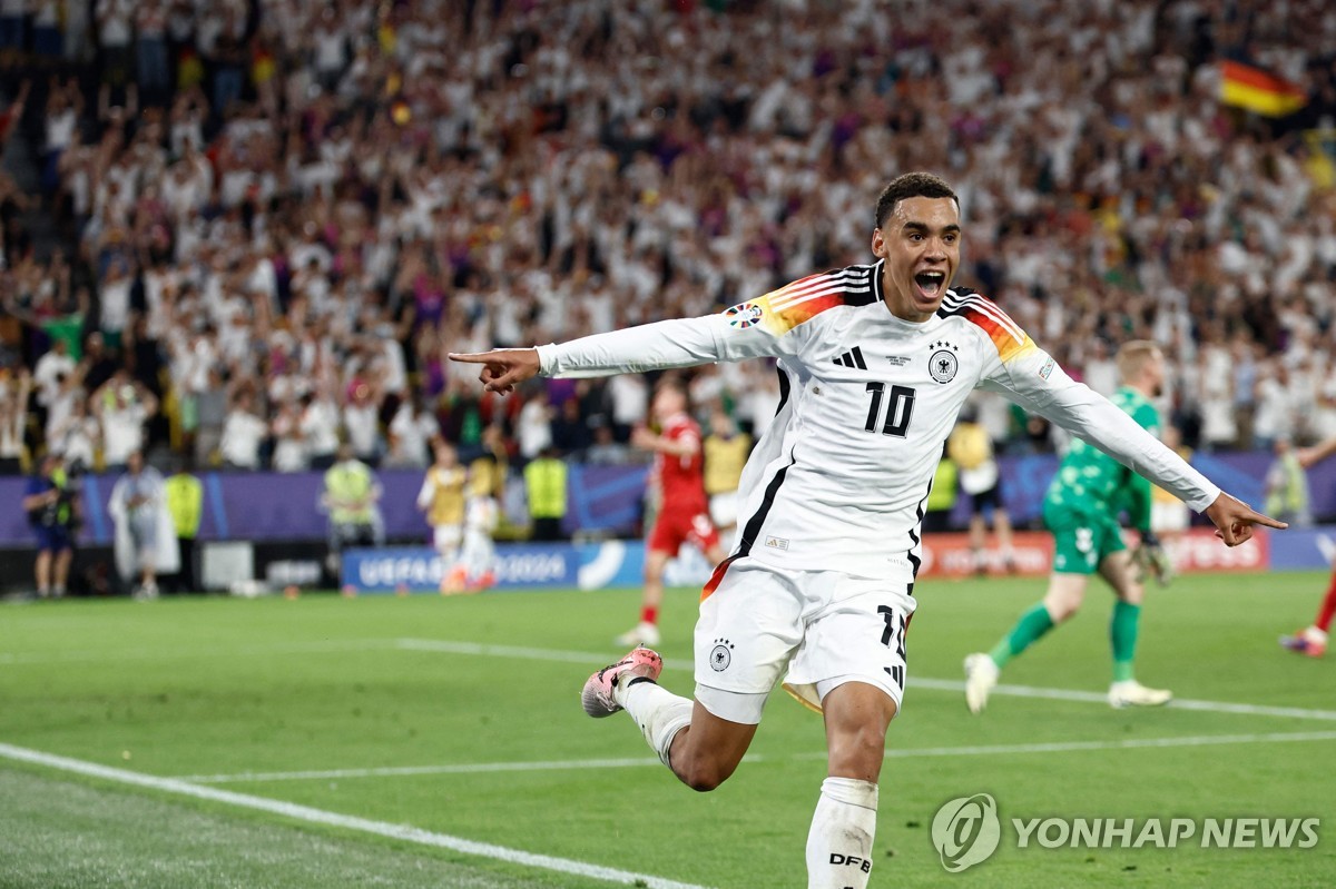 意甲-AC米兰1-0乌迪内斯 丘库埃泽破门赖因德斯染红
