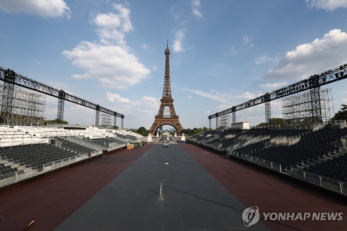 ⚽英超半场：萨利巴染红 拉亚献神扑 十人阿森纳暂0-0伯恩茅斯