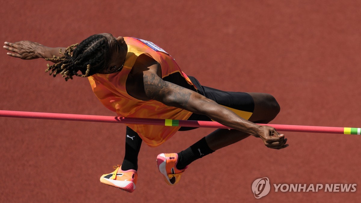 防住对手也防住自己！SGA前五分钟4断，但自己前五投全失
