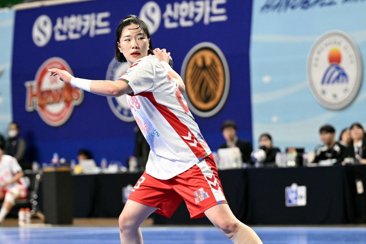 复仇成功！杜兰特&比尔合砍54分，终结3连败重回西部前八