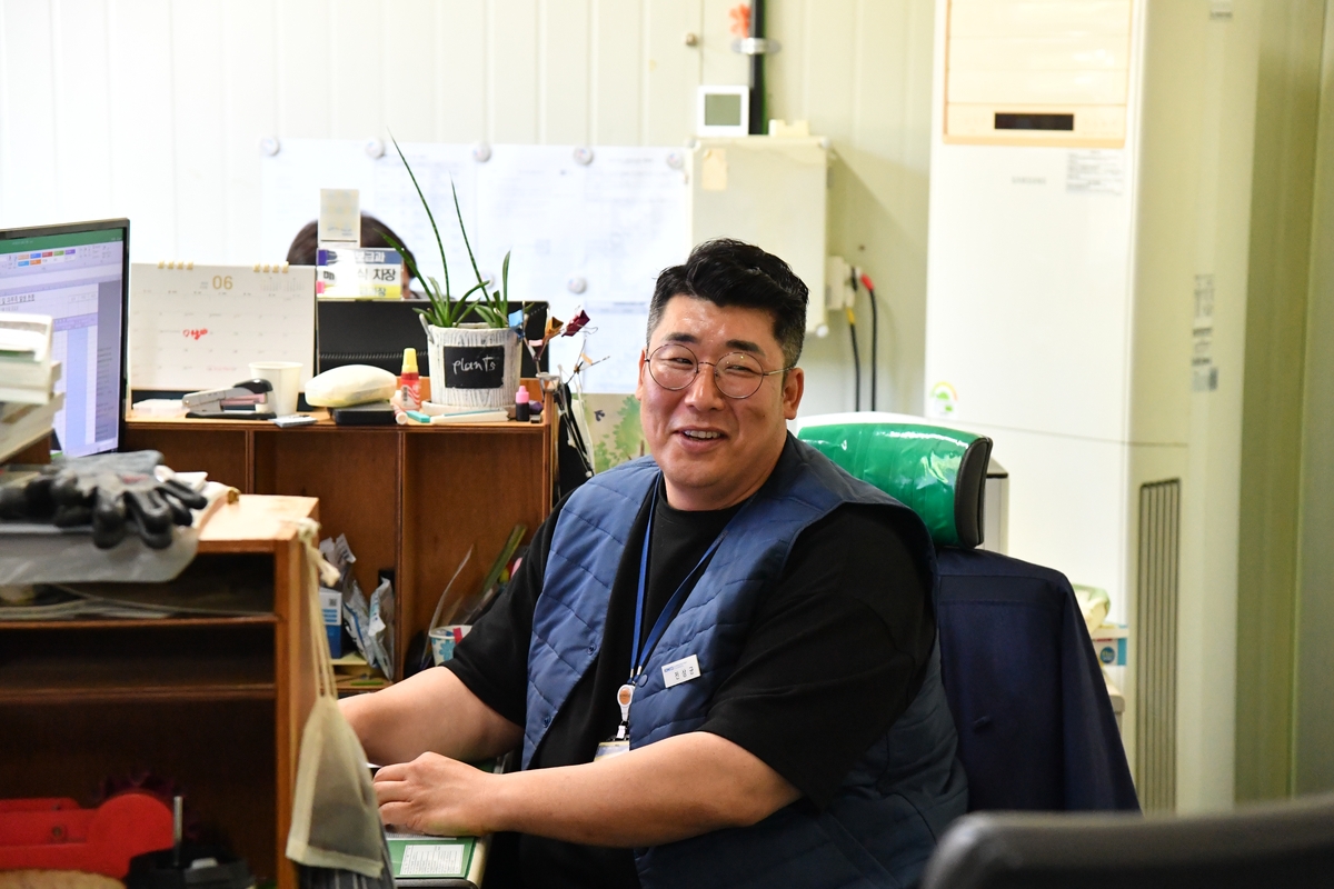 ❤️辽宁男篮探望本溪市儿童福利院 为孩子们送去球衣球鞋并捐款20万元